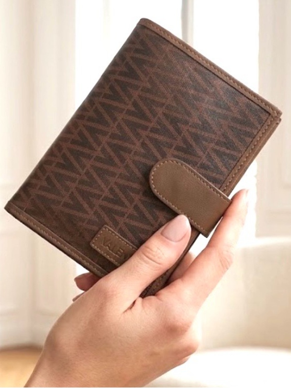 Mario Valentino Vintage Italian Leather Monogram Wallet unisex - EUC